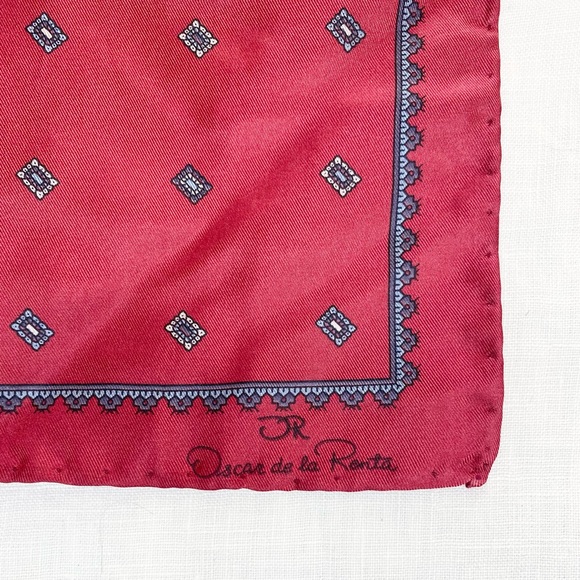 ✨Host Pick✨ Oscar De LaRenta Silk Pocket Square - Picture 2 of 10